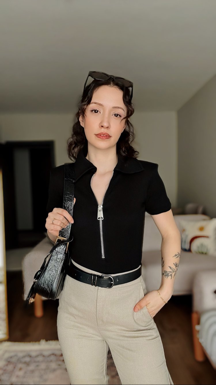 Siyah Fermuar Detaylı Vatkalı Polo Yaka Kısa Kol T-shirt